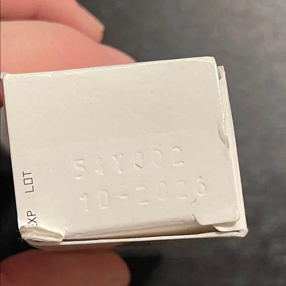 La Roche-Posay Mela B3 Serum & Sunscreen - Purple/White Packaging - Picture 3 of 5